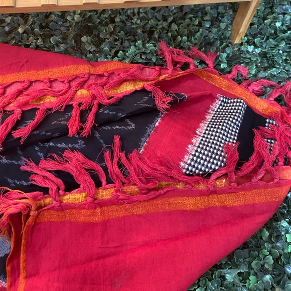 Rangmanch Poncho/ Shrugs. Size - L/XL - Picture 7 of 11